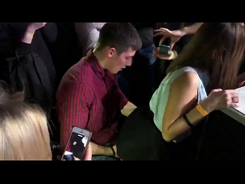 ❤️ Справжній секс в російському нічному клубі. 18-річну російську дівчину в анус і піхву трахкали в нічному клубі ️ Якісне порно на uk.com-milf-300.ru